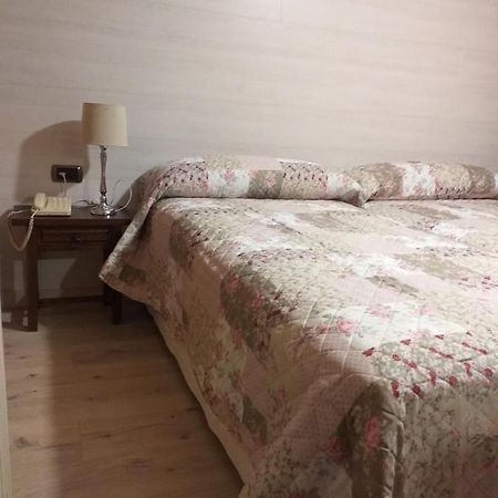 Hotel Giral บีเอสกัส ภายนอก รูปภาพ