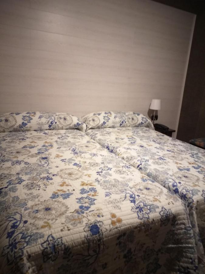 Hotel Giral บีเอสกัส ภายนอก รูปภาพ